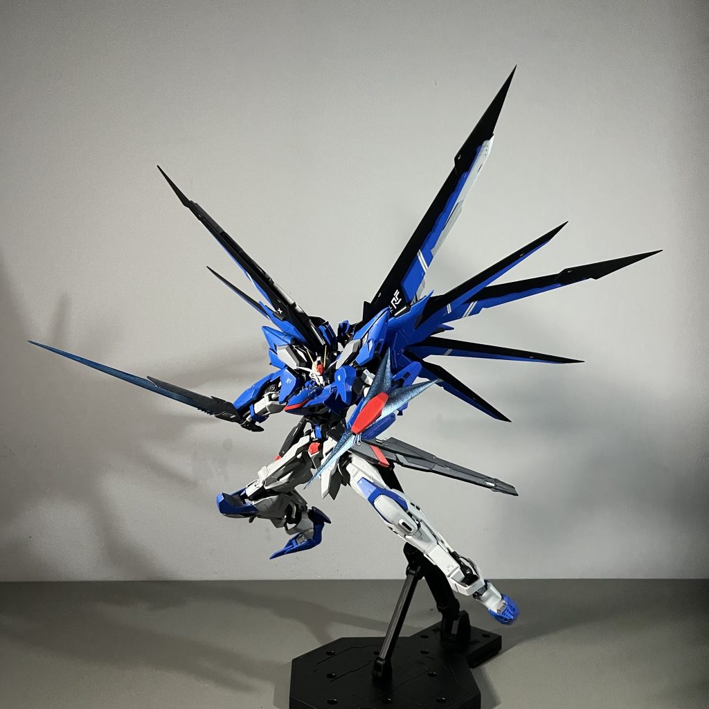 ビームエフェクトは黒サフ→シルバー→クリアブルーの順で塗装しました。