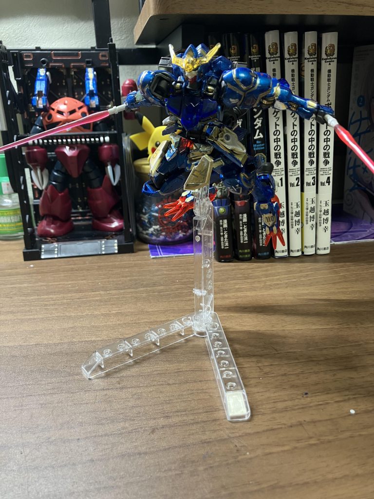 この頃は作品に色んな武装をつけてみたくて試しにビームサーベルを持たせたらすごくかっこよかったのでとっつけた感じでござる。