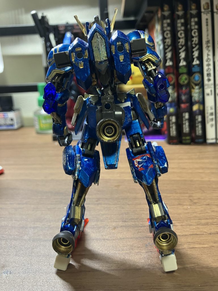 バーニアは3つ追加で取り付けたのでござる。やっぱりバルバトスは速い方がもっと強くなるのかなぁっと思ってつけたのでござる。