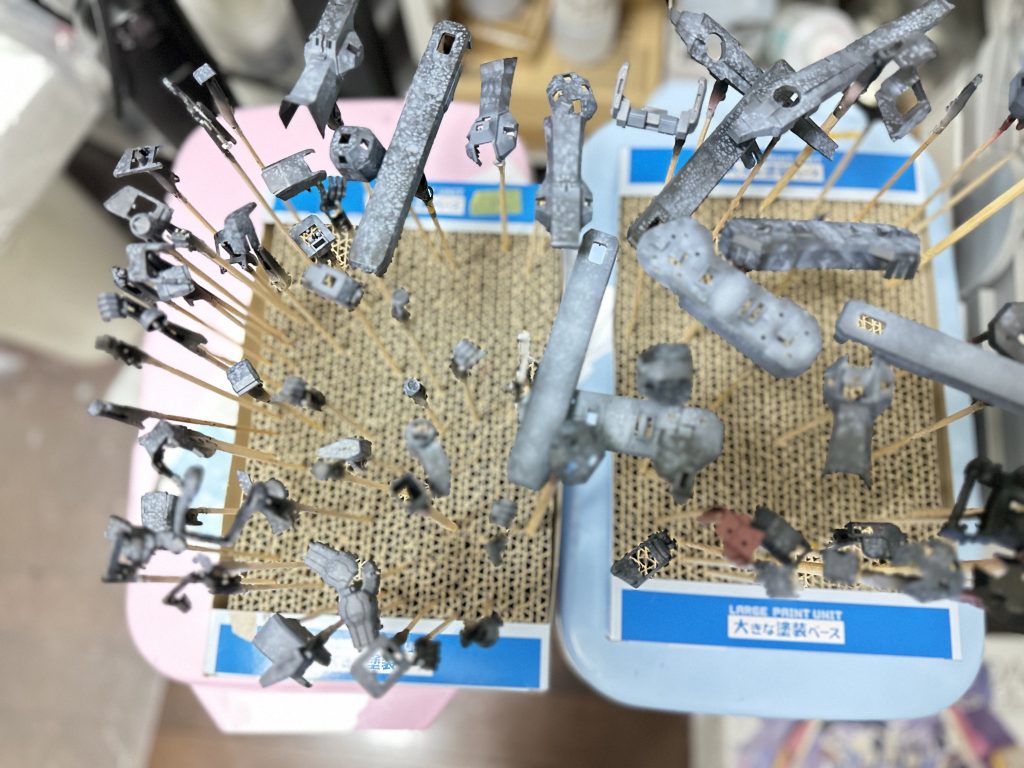 戦闘機の塗装法を真似したのですが、結局わからなくなりました。