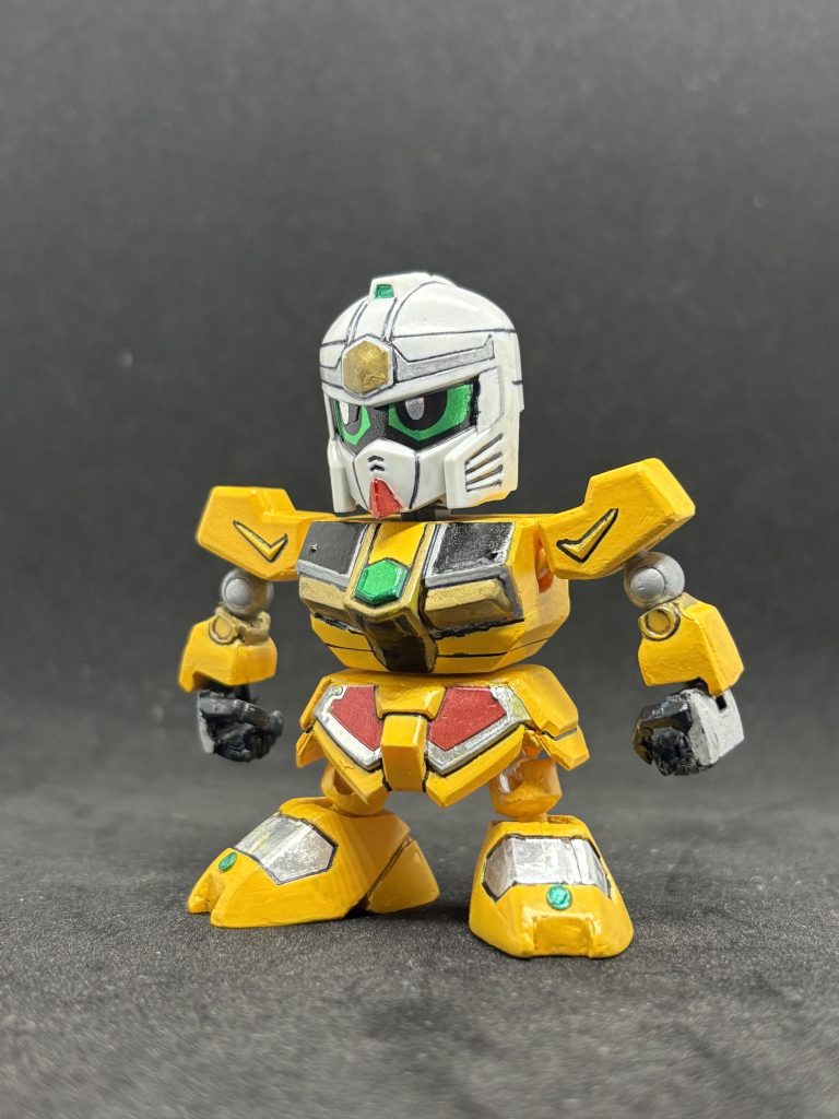 目は横長すぎたので目尻に同色のプラを貼って整形。手足はボールジョイント。肩部の球体ジョイントは保持力が弱く反省点。脚部は左右それぞれ外側にパテで肉盛りして厚みを出しました。