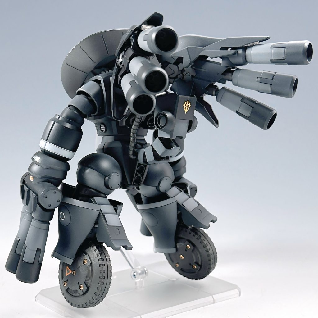 HiがハイじゃなくてHiな所以はバックユニット。Hi-ν風。シナンジュのバックパックは便利です。チャームポイントの鼻は尻尾に使用しています。