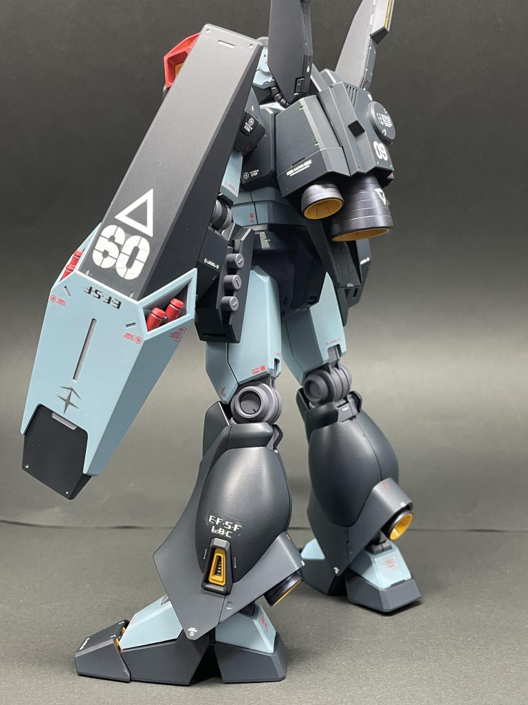 シールド逆に持たせるとカッコよく見えるのは自分だけでしょうか😚