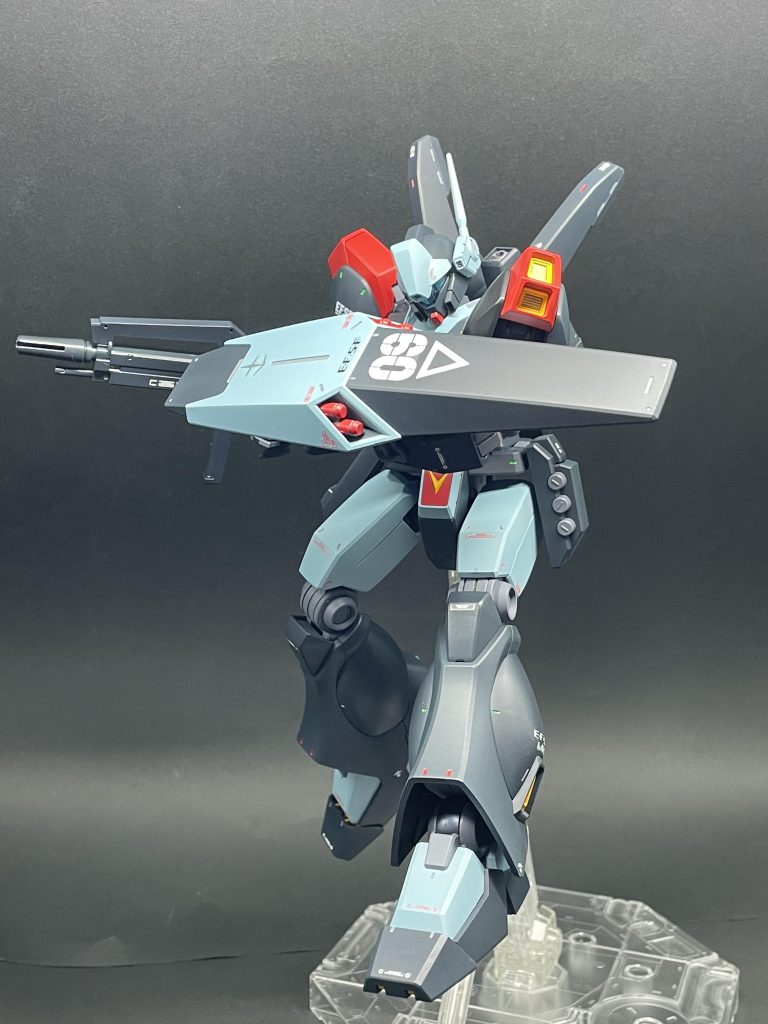 差し色に肩を赤く塗りました😄