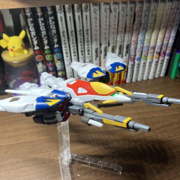 俺はホロライブを推していて推しは風真いろはなんですが風真いろははholoXの鷹嶺ルイ専用機を作ろうと思ったのでござる。もちろん友達の協力もあって風真いろは専用機ラプラスダークネス専用機、沙花叉クロヱ専用機はもう完成してるのでござる、後は鷹嶺ルイ専用機博衣こより専用機わ作るだけなので作っていこうと思うでござる！後は塗装だけなのでござるが、俺の小遣いが最近スカスカで塗料を買う金が無くていつ塗装できるか分かりませんが頑張って塗料を買うでござる！（3枚目）