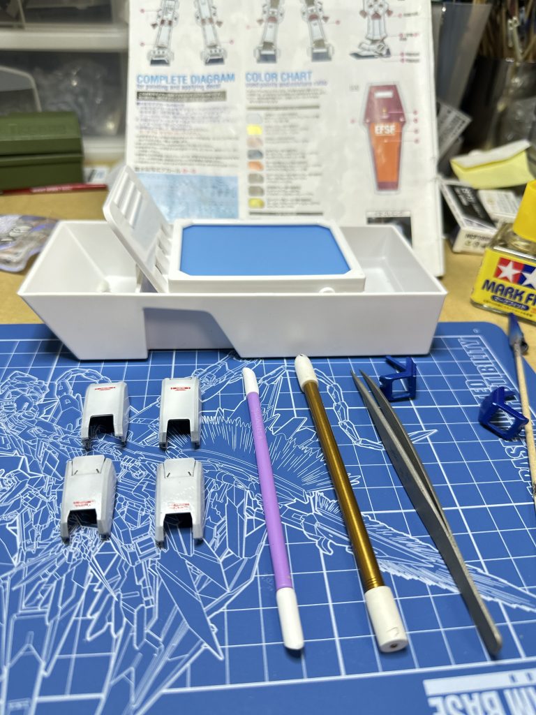 水転写デカール貼り!シルバリングが起きない様に慎重にしたつもりが、、、 今回は、デカール貼付後に半光沢を吹いていますが、水研ぎする気力もなく断念してます。