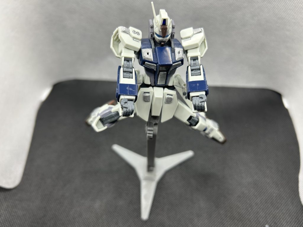 ハンドパーツは甲意外ブルーディスティニーのキットからの余ったパーツ使いました。素体キットの方はユルユルになってしまい、使い物になりませんでした……(gundam-kao10)