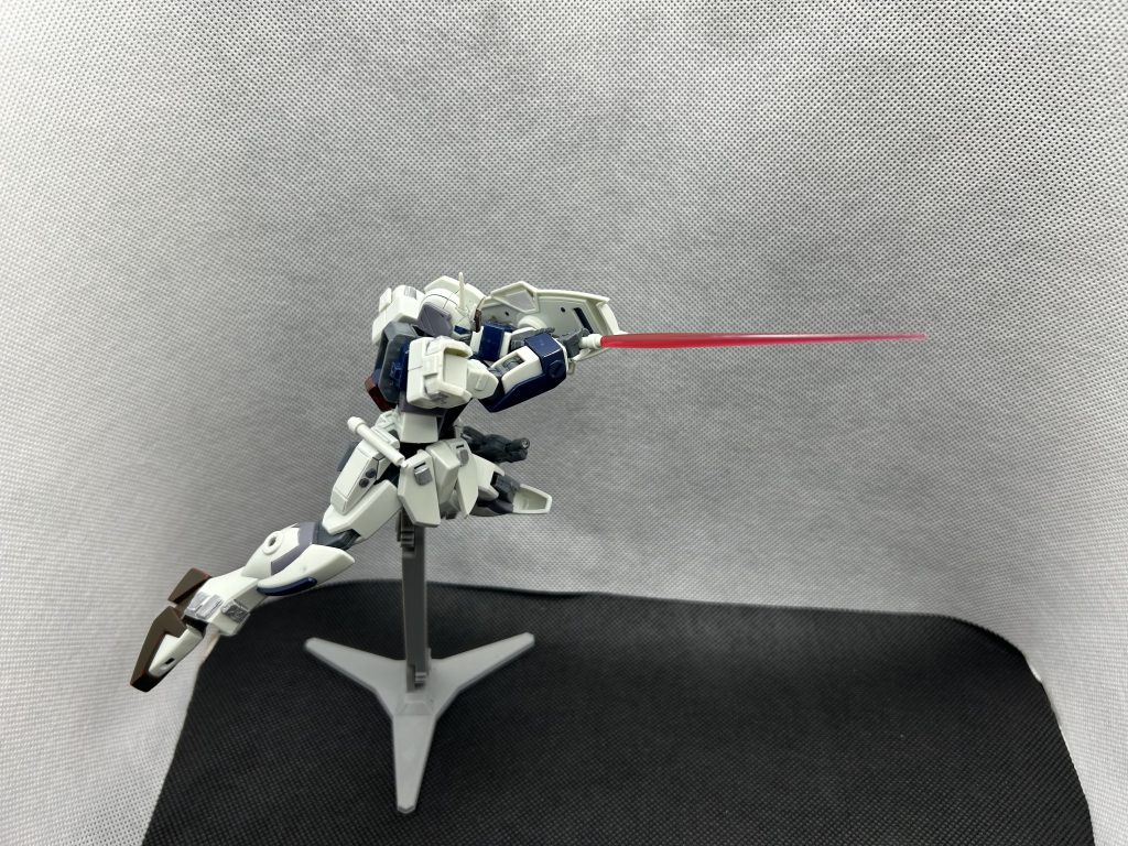 うん。         やっぱカッコいい〜〜。(gandam-hand2)