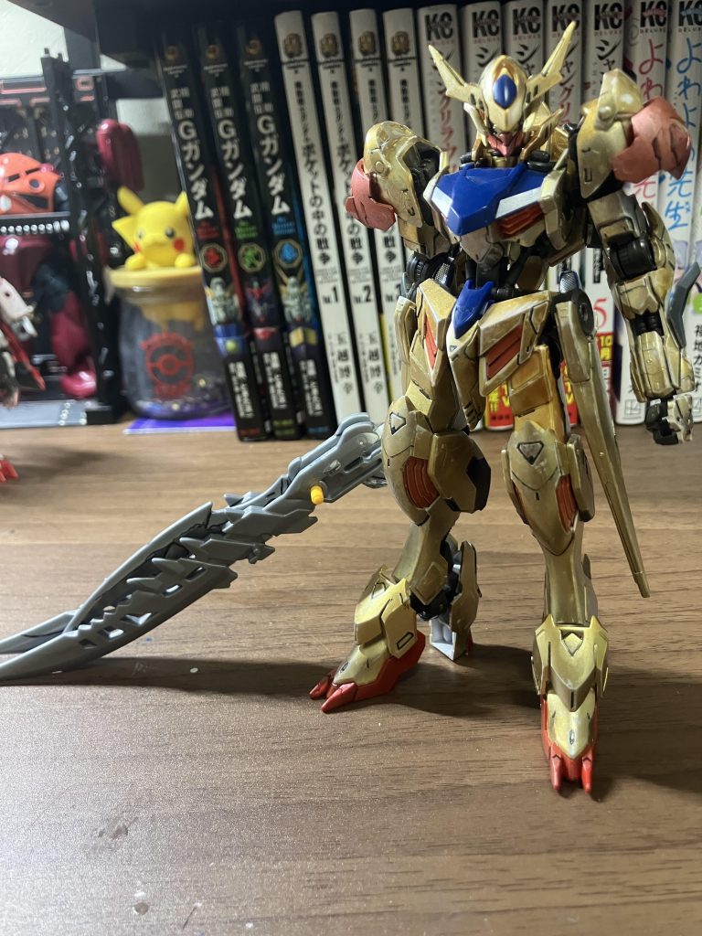 ゴッドバルバトスルプスはガンビット装着形態とルプス形態があるでござる。ガンビットを外せばルプスに変えることができてあのかっこいい姿が見られるでござる！