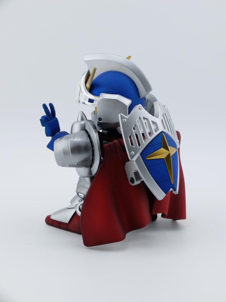 いつものアングル③マントは陰影がはっきりするようにグリザイユ的な感じで塗装しました。