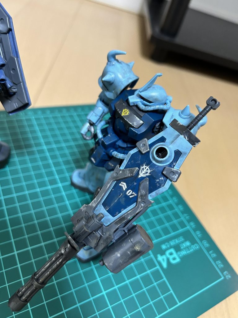 以前初ウェザリングした、MGグフと並べてみると上達した？かな？カットが違うから比較難しいかもやけども…これからもいろんなキットを汚していきたい！つぎはバルバトスあたりかな？