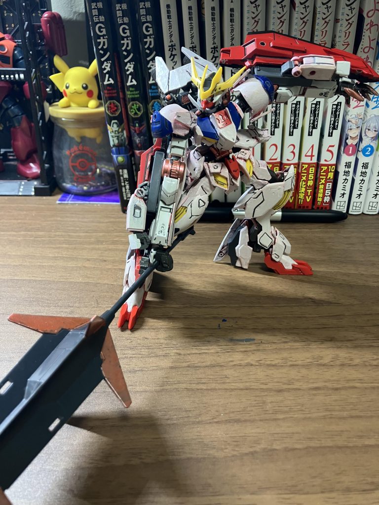 腕にはサイドアームをつけて色んな武装を一気に使えるようにしたでござる。