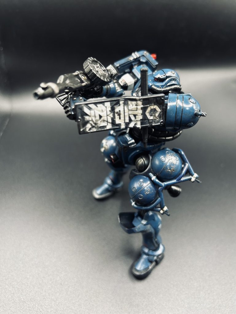 テトロンシールを破ってキズ表現にしています。