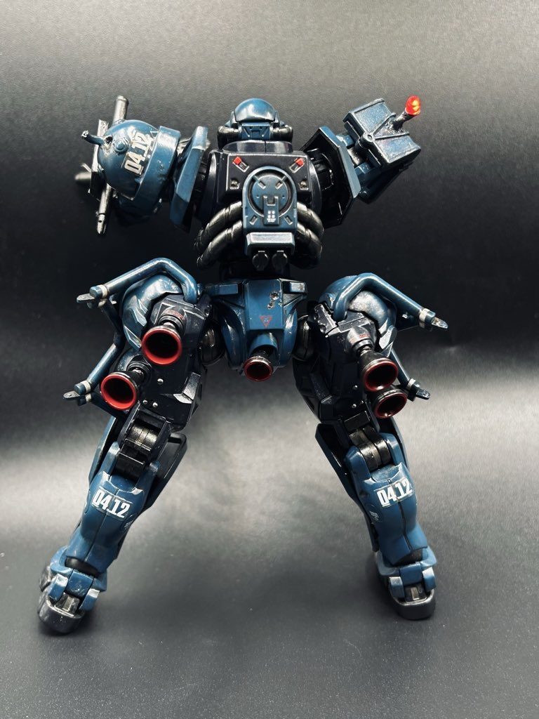 背面と両腕に一部レッドポイントをつけました。