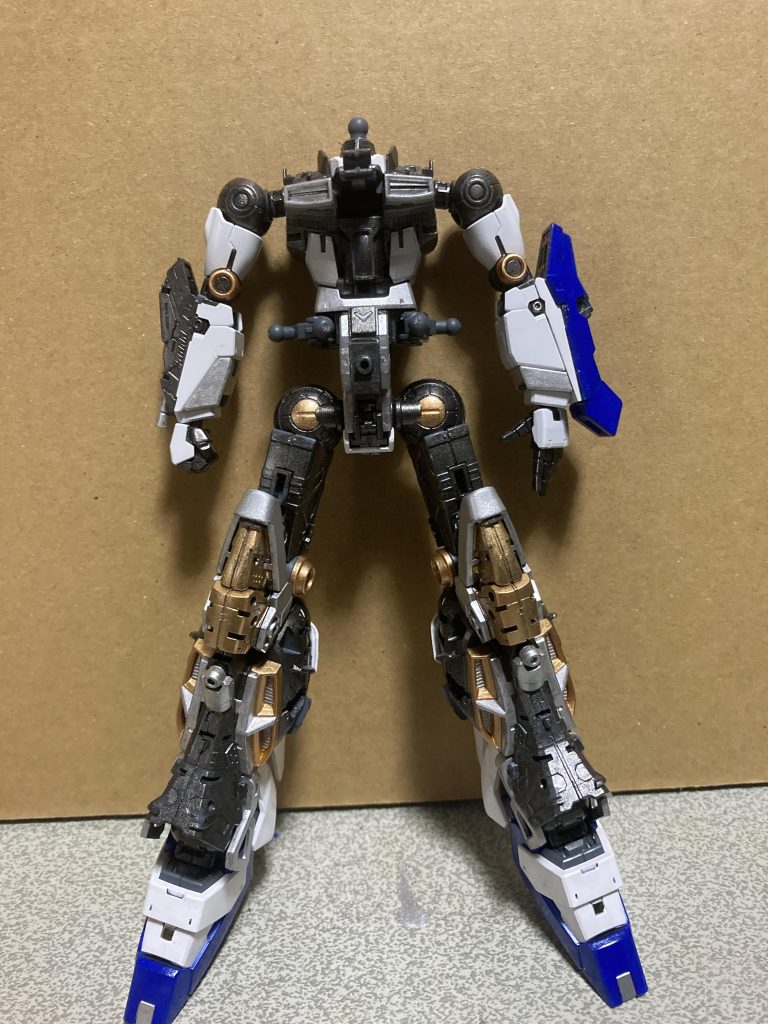 フレーム部分シルバーとブラックをなんとなくで混ぜた色を使いました。