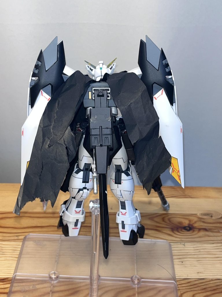 無事にできてよかったです。また、zガンダムのような背面のスタビライザーも装備。ここからはポージングを何個か。