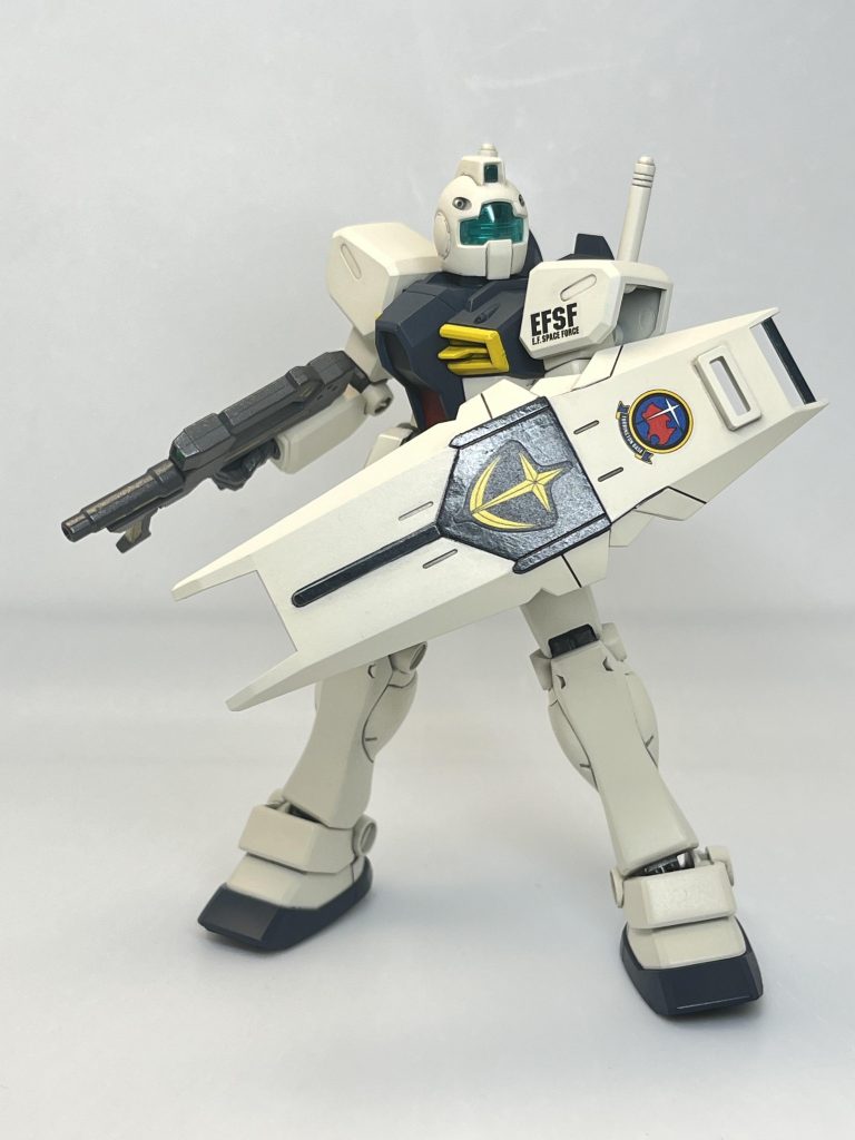 シールドはペイルライダーの余剰パーツを採用