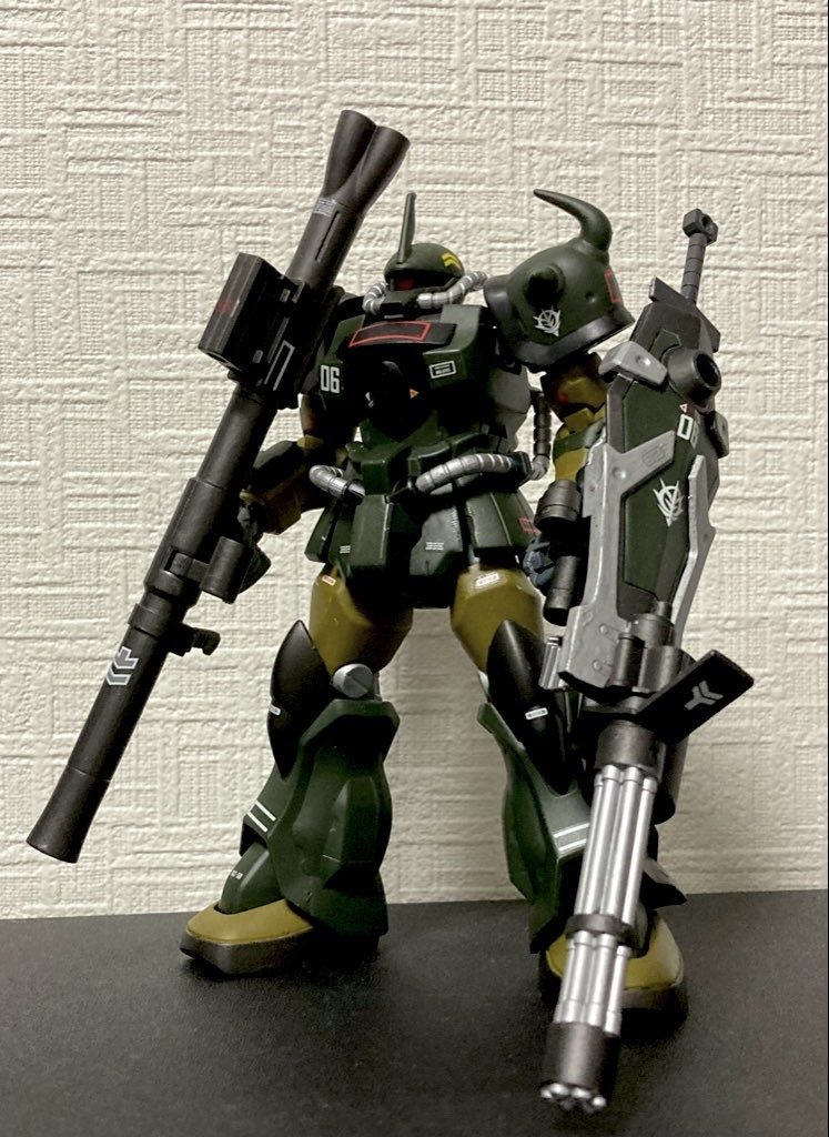 右手がなんか寂しかったので、バズーカを持たせました