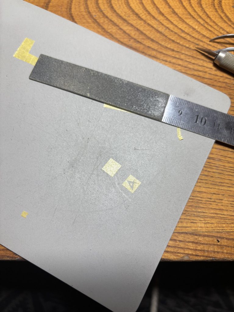 ▲制作過程4 肩のアムロマークは頑張ってマステを切ってやりました もうやりたくないです笑