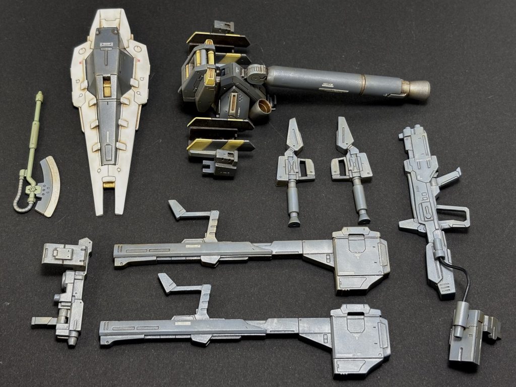 ▲武装一覧 独自の設定変更がすごく面白かったジークアクスに習って 今回は自分なりに設定をしっかり考えながら作りました ファーストの並行世界感を出したかったので 宇宙世紀のあの時代のパーツをなるべく使っています 実際に決闘シーンを想像しながら構成を考えたので後半で解説してみようと思います よかったら最後まで見てください