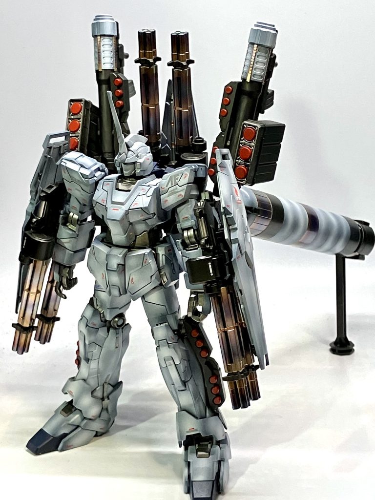 本体のユニコーンの色を少しグレーめにグラデを入れました。