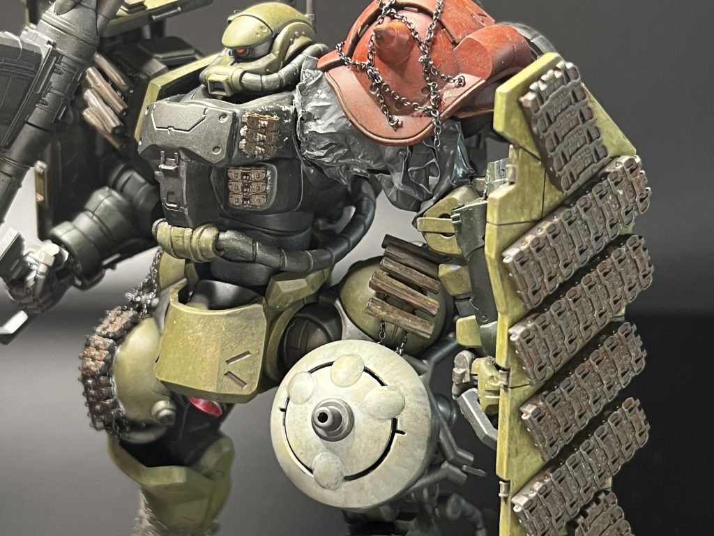 ？？？「挙げ句の果てには何この左太もものパーツ！？」