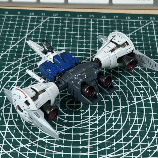 コア・ファイターII には自作のパイロットを搭乗させてみました。付属のフィギュアは設定どおりに塗装。ウェザリングとつや消しトップコートはまだです。（4枚目）