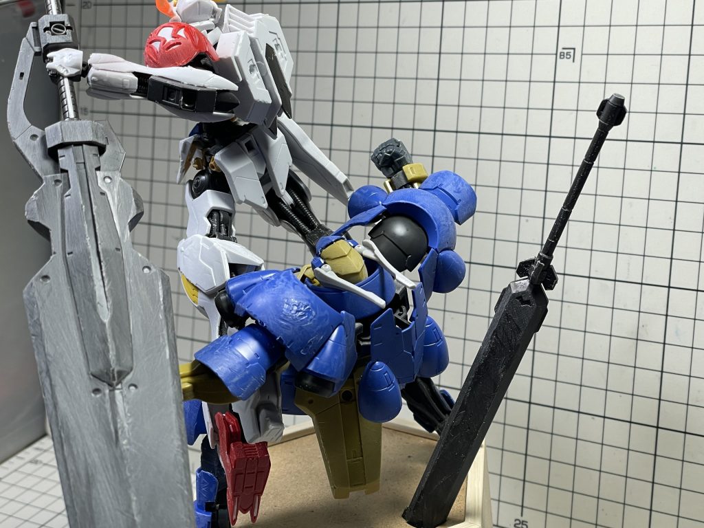 塗装前。ヘルムヴィーゲ・リンカーを台座固定。ヘルムにルプスを固定。接続部を隠し、浮遊してるかのようにしてます。