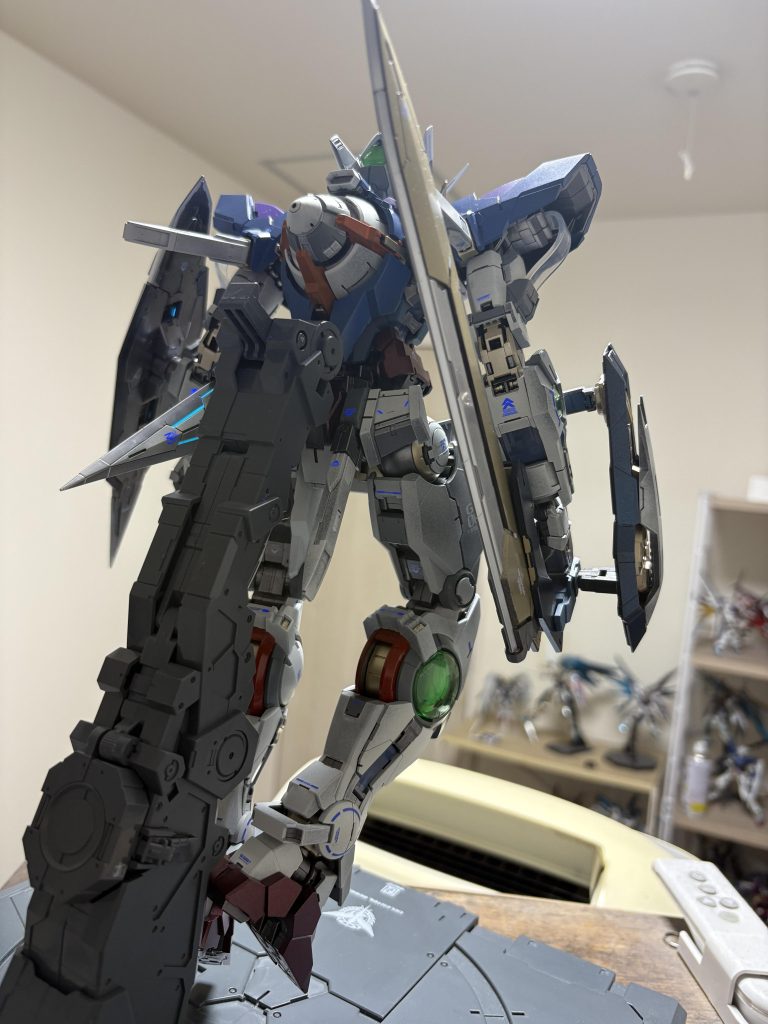 バックショット。後ろはまたトゲトゲしてていいですね!