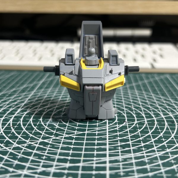 HGのダブルゼータガンダムはアニメ調のスッキリノッペリ感がありすぎるので、少しディテール追加をしようと思っています。はじめに胴体部分に手を付けてみました。腹部分でプラ板を使用して2mm延長を施しています。（3枚目）