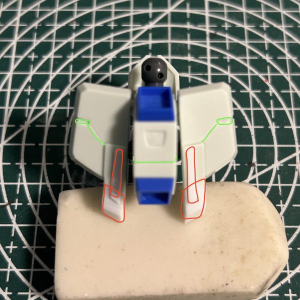 フロントスカートにスジボリとプラ板でディテール追加を施しました。（3枚目）