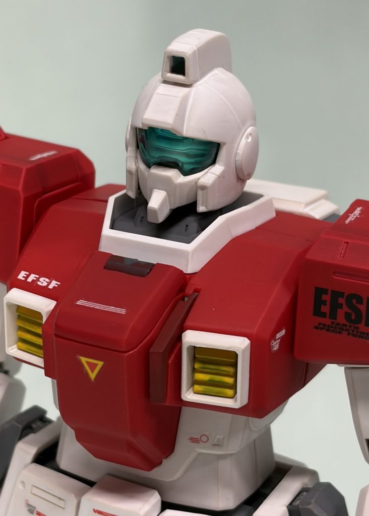 合わせ目消しで目立つのは頭ぐらいなのでMGの割に簡単に作れました。