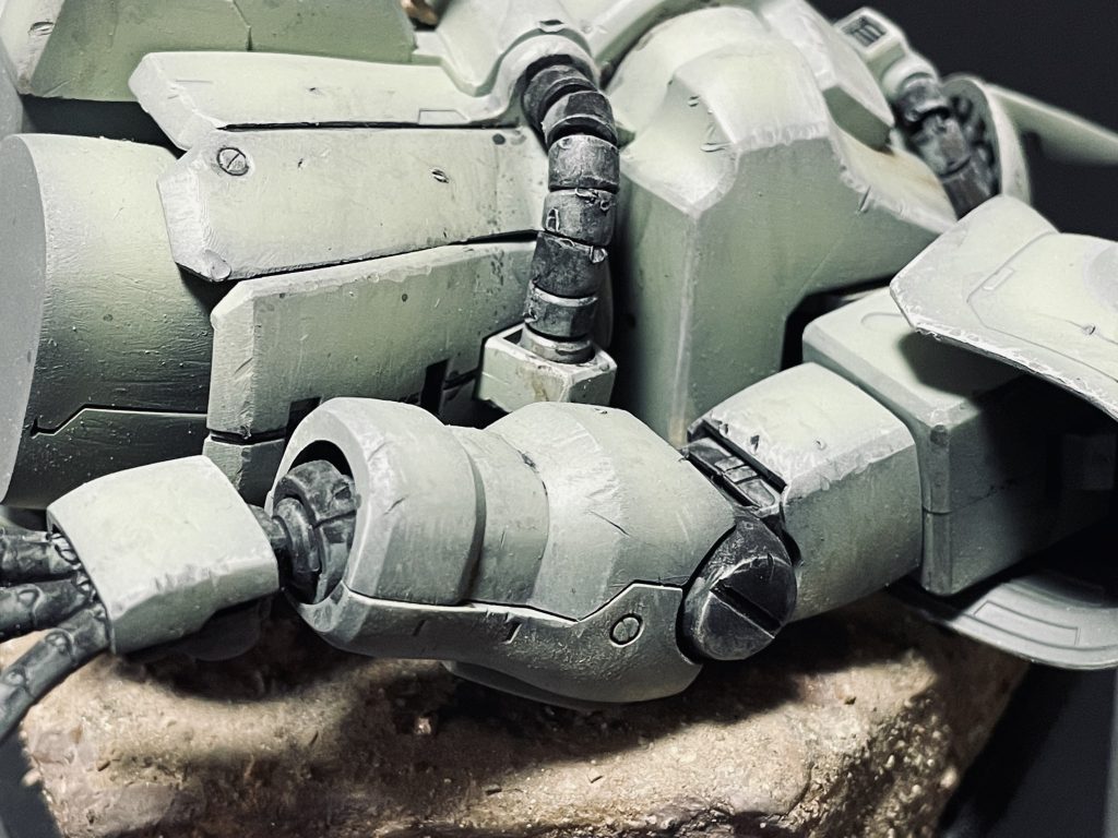 地面はスタイロフォームの切り出しに庭の土を使用