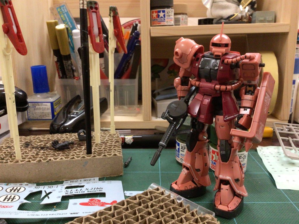 ごちゃごちゃしていてすみません…左下のデカールを今週末に貼ろうと思っています。