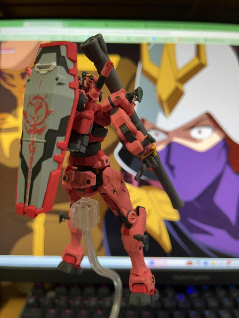 あと　水転写じゃないデカール（ステッカー？）がきっちり貼れていないです　シャアザクのバズーカを使ったのでビットとハンマーは今後の為にストックしておくことにしました