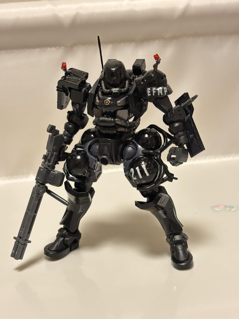 フリッツヘルムは、ザク改からバックパックはデミトレーナーからガトリングは、パーツシリーズからです。それらしくできたと思います。かなり気に入った出来ですが,後半までほとんど出番が作れず……次の登場は#49くらいになると思います(zaku-kao4)今回の第4部、ストーリーの性質上、どうしてもイラストが多くなってしまいそうです(gundam-kao10)頑張ってガンプラも入れていきます。次回は少し、MSバトルも入れられるかな?と思います。