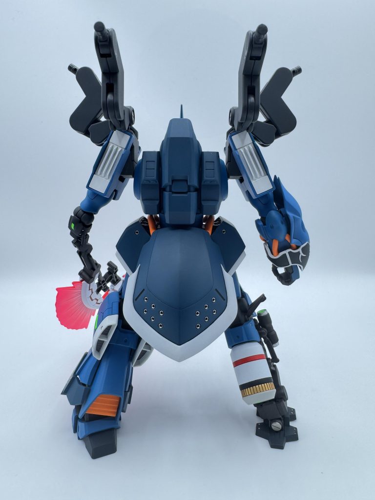 右足が寂しかったのでタンク的なものを取り付けてガトリングガンも少しディテールアップ⤴️