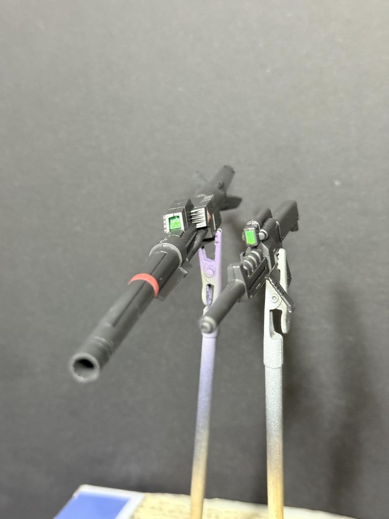 センサー部分にはクリアパーツのランナータグを削って入れ込みました