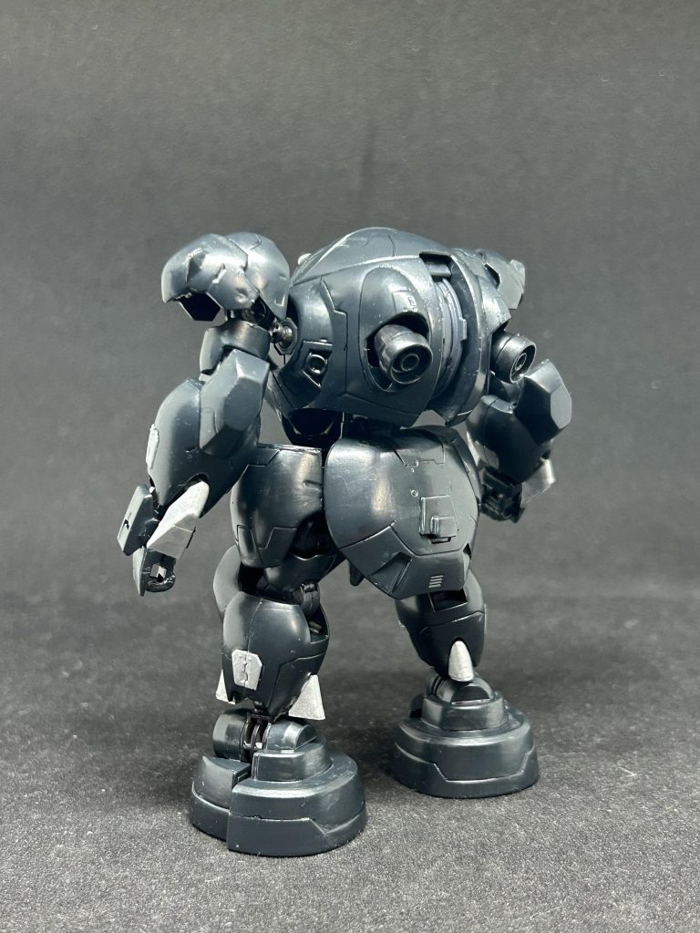 脚は悩みに悩んでディランザの足を使いました。オプションパーツ脚も考えてたんですけどマンロディから改造出来てない気がしたのと、鉄血2期のロディフレーム脚がホバーで動いてるのをみたのと、マンロディの再販がたまたまあったのでこんな感じになりました。