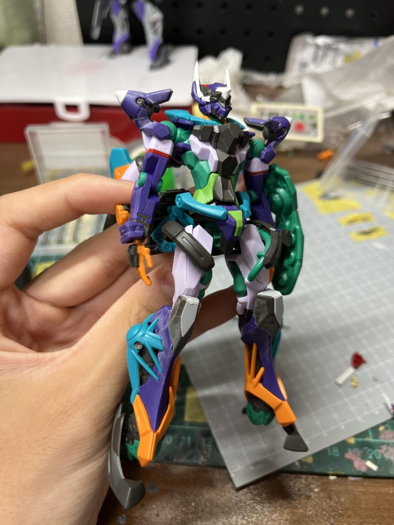 全体的にディテールアップしてます。膝などはジークアクス に比べてディテールなどが省略されてるので追加。