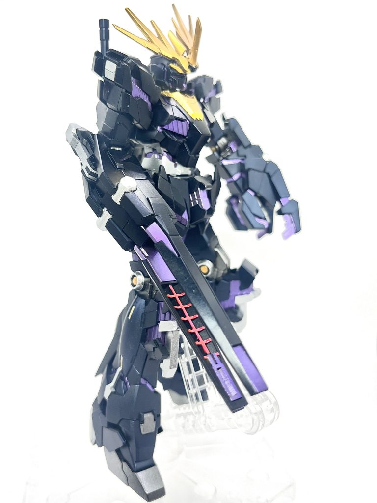 黒いボディはガイアのプリズムブルーブラックを使いました。