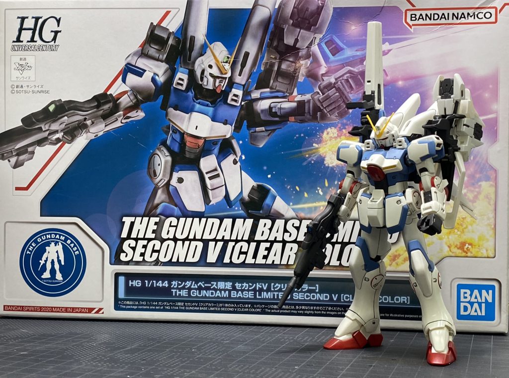 塗装後、箱絵と共に。デカールは非公式の蛍光のやつを使用。トップコートは水性プレミアムのつや消し。UVカットだったけど、デカールは一応ライトに反応してました。