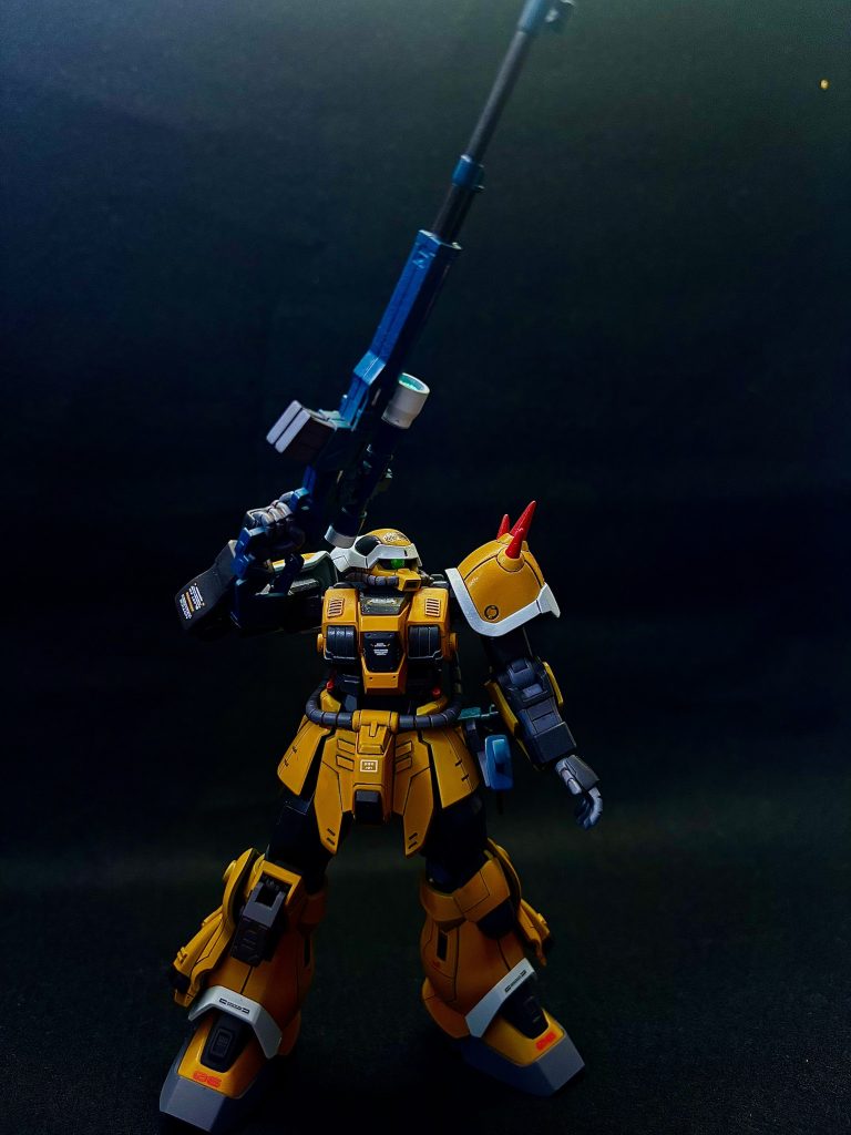 右腕の意味不明な穴はパテ埋めしてデカール組み合わせで仕上げてます。後はいつも通りプラ板とスジ掘りでディテールアップです。