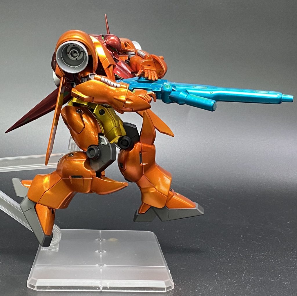 サムス・アランのショット。膝は二重関節だけど、流石に接地での姿勢維持は無理だった…ビームライフルはピーコックグリーンにクリアーブルーをほんの少し足して気持ち青く仕上げました。なかなか近い色に出来たかと思います。