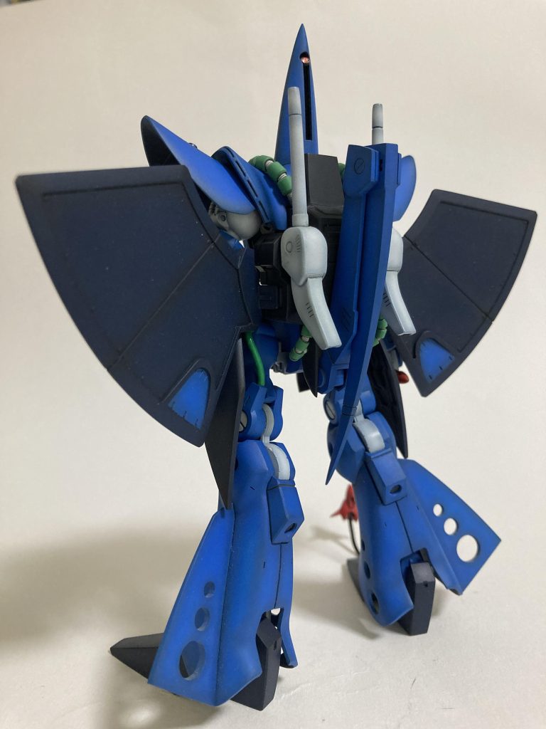 背中にランチャーを装備