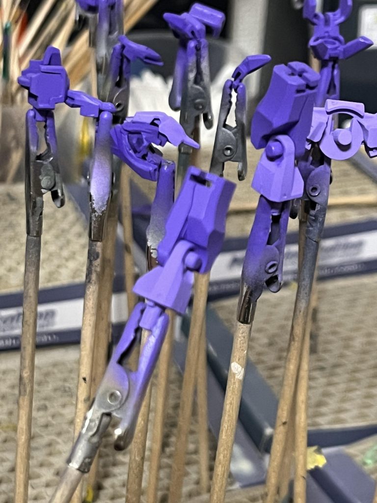 紫だけでも2色使ってます。