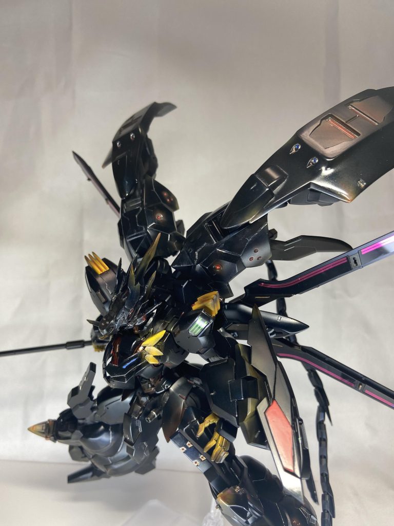 グラデーション塗装で生物っぽさを演出してます。