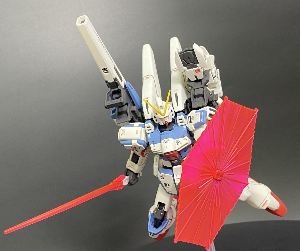 サーベルとシールドはガイアの蛍光ピンクからのつや消し。