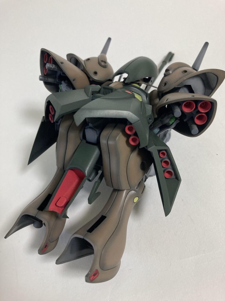 スラスターが後方に集中します