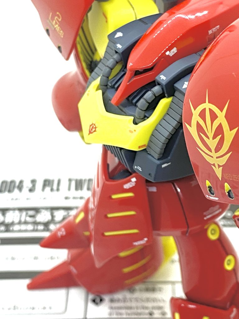 最後は説明書と。プルツー専用機のキュベレイMk-IIはずっと作りたいと思っていましたが・・・今年に入ってもXでのネット展示会やらコラボやらのおかげで好きな物が作れない状態で尚且つ期限が相当、体に負担になり大変迷惑なのでこれからは全てお断りさせて頂き、自分の好きな物をじっくり作る事にしました。光沢クリアーを使った研ぎ出しでピカピカなキュベレイMk-IIが出来ました・・・じっくり時間を掛けたおかげで成形色仕上げでもこれだけの物が出来て自分は大変満足しています。本来は模型作りは自分の為に作る趣味で人の為に作る物ではなく、SNSの顔の知らない人の為に焦って作り粗が目立つ物を作るより、無理せず時間を掛けて自分の満足するものを作る方が品質も上がると改めて思いました・・・自分はそれなりに充実しているリアルだけで人と繋がるのは十分でSNSでは全く繋がりたいと思いませんから(笑)。少しづつペース上げて作っていきたいので良かった覗いて下さい。ご覧して頂きありがとうございました。